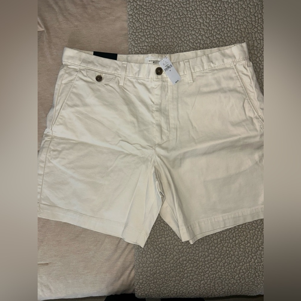***NWT*** Banana Republic Chino Shorts - 7” (Cream)